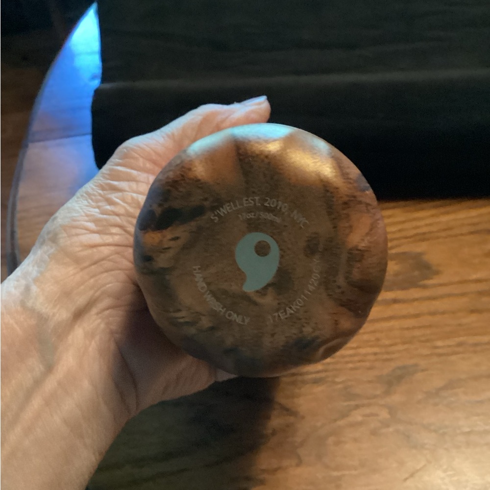 Wood grain beverage bottle - Picture 4 of 6